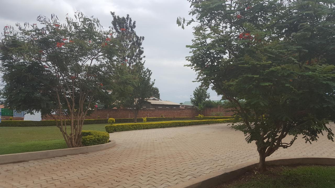 Lucia Villas Mbale Buitenkant foto